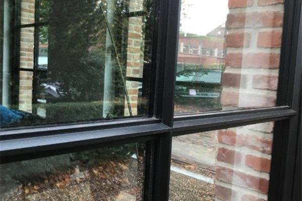 Opliggende kruishoutverdeling