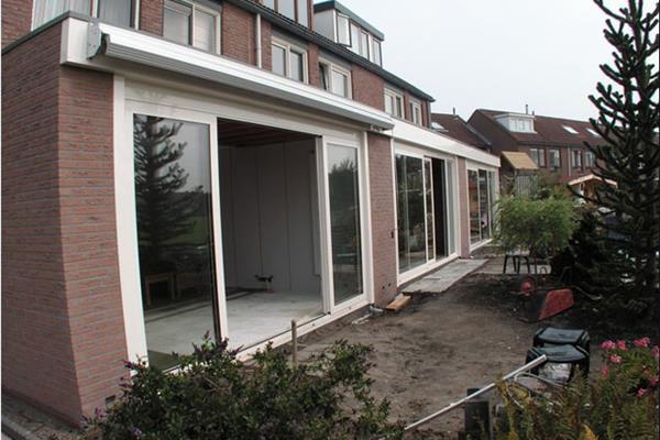 Aanbouw met schuifpuien