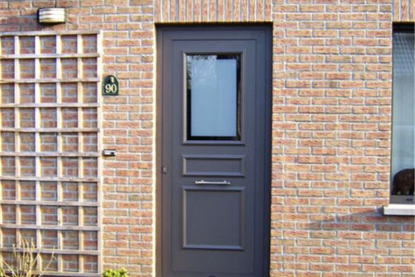 Voordeur met aluminium sierpaneel