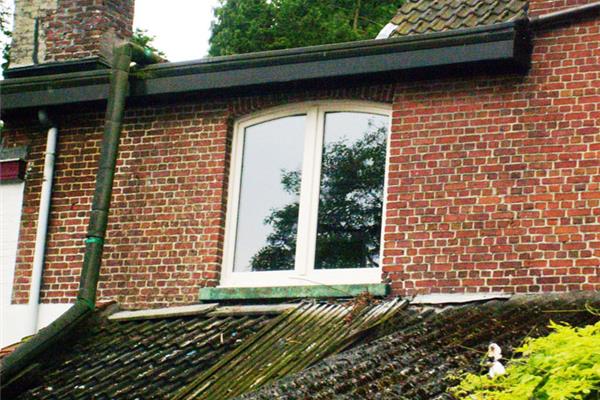 Stolpraam met gebogen bovenprofiel