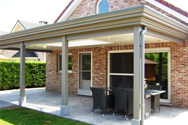 Overkapping met sierboeiboord