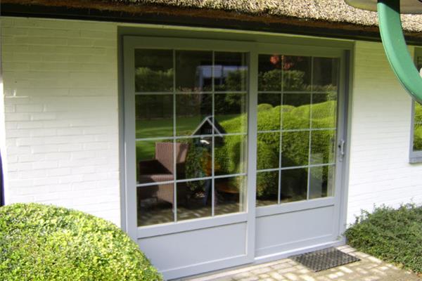 Schuifpui met paneel en kruiskozijnen