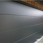 Sectionaaldeur met wasbord panelen